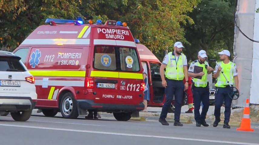 accident in zona hotelului rex din mamaia echipajele de interventie acorda primul ajutor pentru doua accident in zona hotelului rex din mamaia echipajele de interventie acorda primul ajutor pentru doua