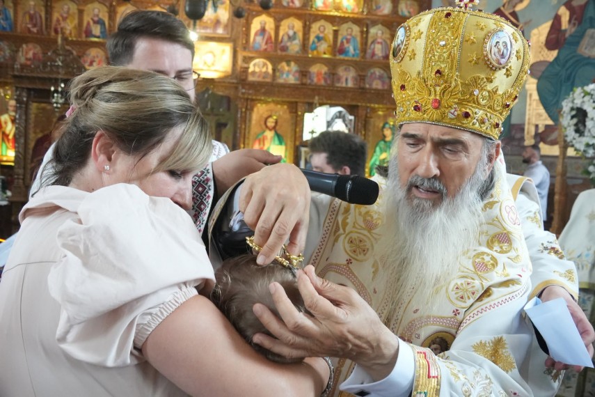 foto botez social la cumpana trei micuti ocrotiti de asistenti maternali au primit taina sfantului botez foto botez social la cumpana trei micuti ocrotiti de asistenti maternali au primit taina sfantului botez