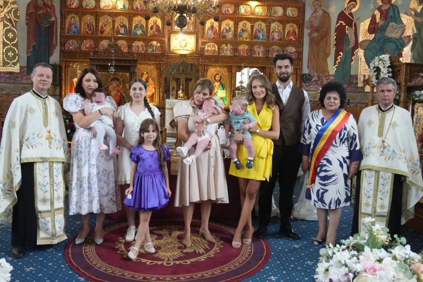 foto botez social la cumpana trei micuti ocrotiti de asistenti maternali au primit taina sfantului botez foto botez social la cumpana trei micuti ocrotiti de asistenti maternali au primit taina sfantului botez