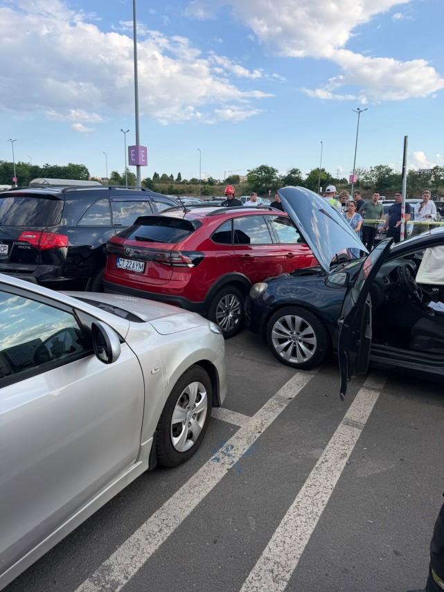 accident in parcarea centrului comercial vivo constanta o persoana a fost ranita si transportata de urgenta accident in parcarea centrului comercial vivo constanta o persoana a fost ranita si transportata de urgenta