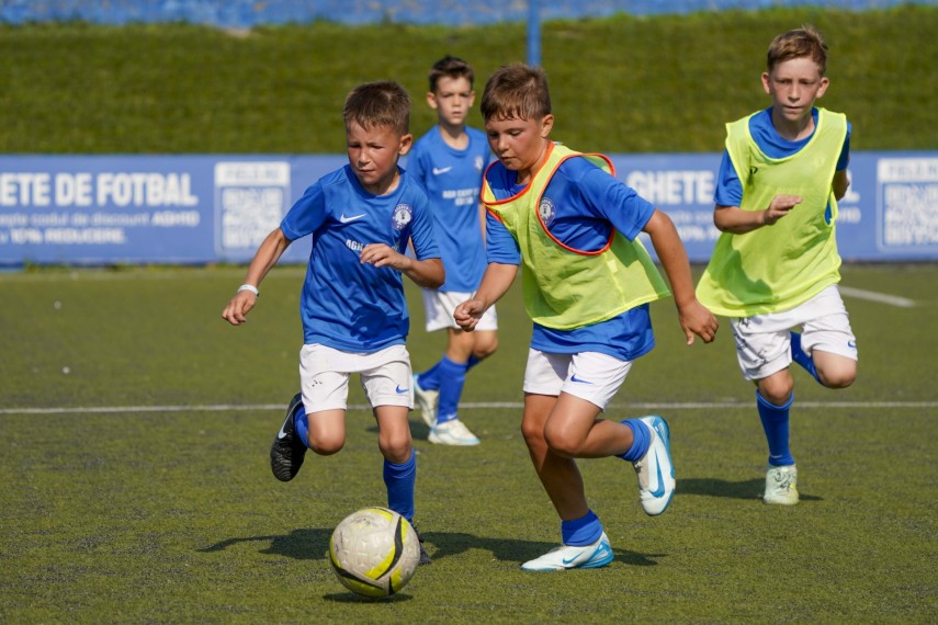 peste 150 de copii au participat la camp ul academiei hagi au muncit au invatat si s au bucurat de fotbal peste 150 de copii au participat la camp ul academiei hagi au muncit au invatat si s au bucurat de fotbal