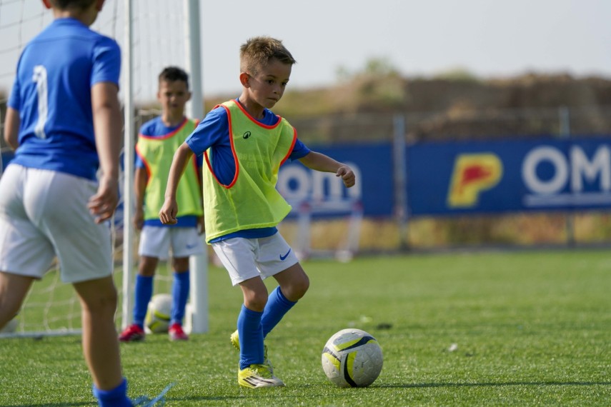 peste 150 de copii au participat la camp ul academiei hagi au muncit au invatat si s au bucurat de fotbal peste 150 de copii au participat la camp ul academiei hagi au muncit au invatat si s au bucurat de fotbal