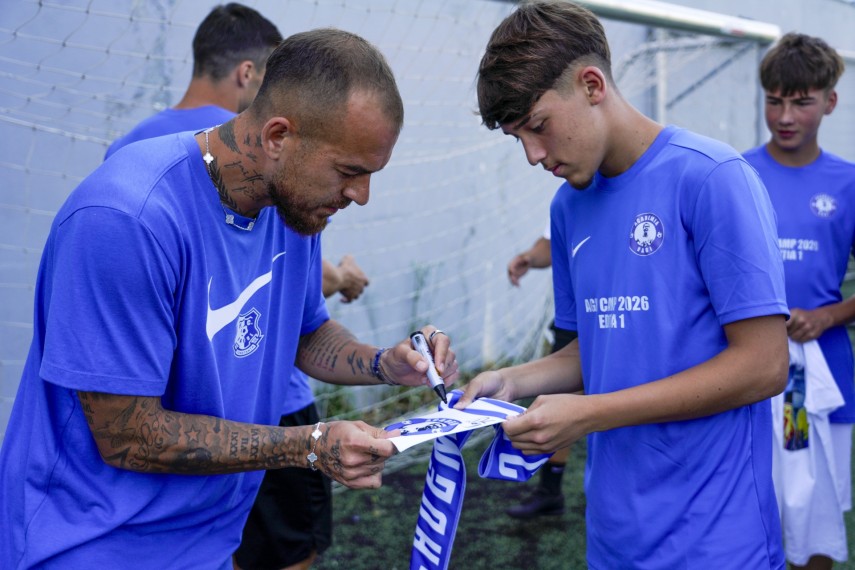peste 150 de copii au participat la camp ul academiei hagi au muncit au invatat si s au bucurat de fotbal peste 150 de copii au participat la camp ul academiei hagi au muncit au invatat si s au bucurat de fotbal