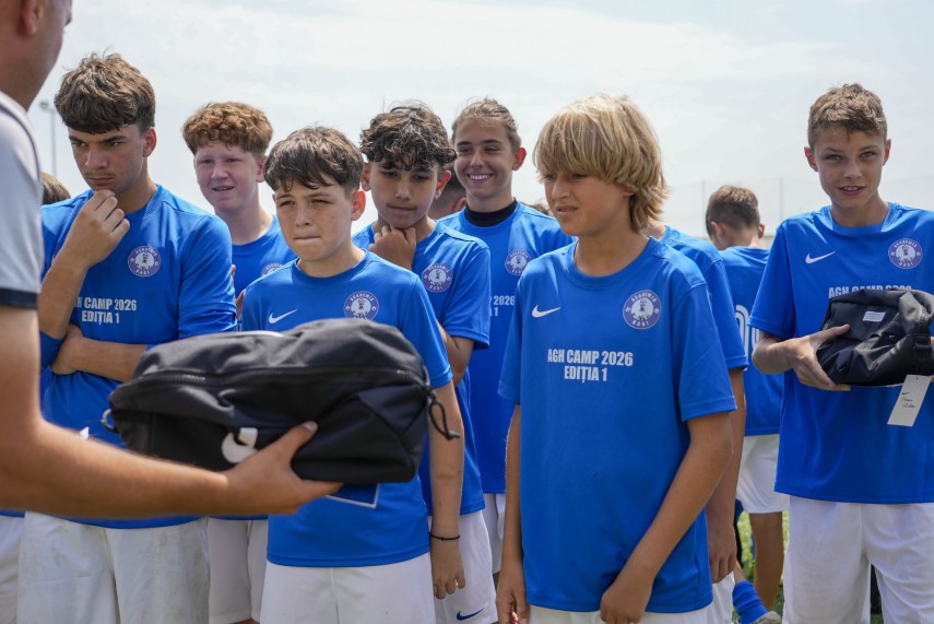 peste 150 de copii au participat la camp ul academiei hagi au muncit au invatat si s au bucurat de fotbal peste 150 de copii au participat la camp ul academiei hagi au muncit au invatat si s au bucurat de fotbal