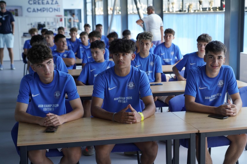 peste 150 de copii au participat la camp ul academiei hagi au muncit au invatat si s au bucurat de fotbal peste 150 de copii au participat la camp ul academiei hagi au muncit au invatat si s au bucurat de fotbal