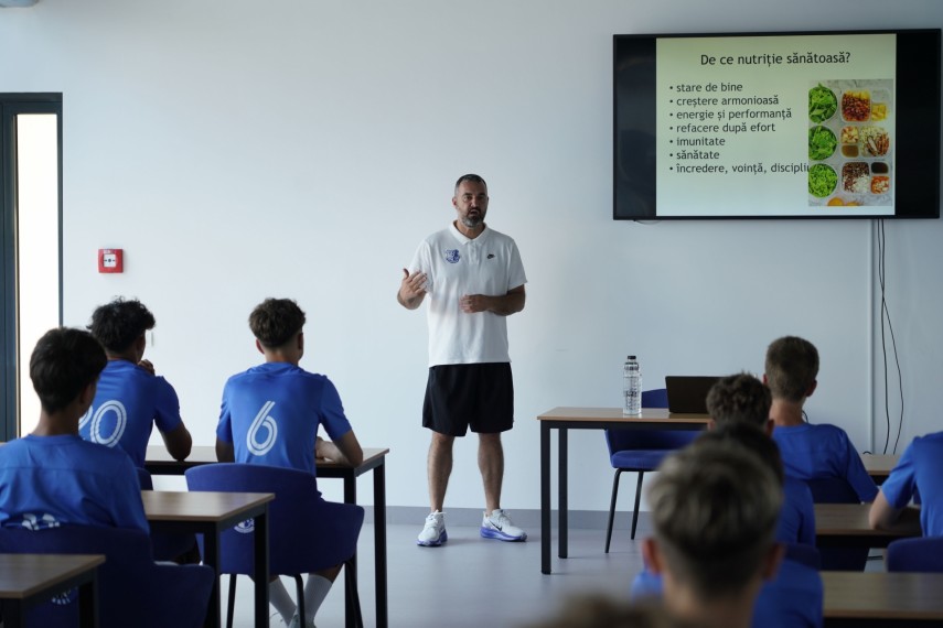 peste 150 de copii au participat la camp ul academiei hagi au muncit au invatat si s au bucurat de fotbal peste 150 de copii au participat la camp ul academiei hagi au muncit au invatat si s au bucurat de fotbal