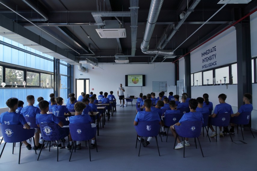 peste 150 de copii au participat la camp ul academiei hagi au muncit au invatat si s au bucurat de fotbal peste 150 de copii au participat la camp ul academiei hagi au muncit au invatat si s au bucurat de fotbal