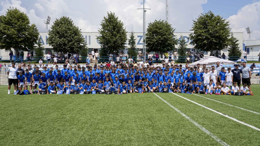 peste 150 de copii au participat la camp ul academiei hagi au muncit au invatat si s au bucurat de fotbal peste 150 de copii au participat la camp ul academiei hagi au muncit au invatat si s au bucurat de fotbal