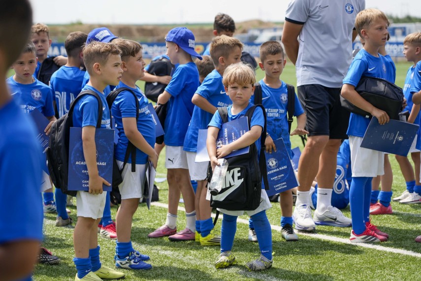 peste 150 de copii au participat la camp ul academiei hagi au muncit au invatat si s au bucurat de fotbal peste 150 de copii au participat la camp ul academiei hagi au muncit au invatat si s au bucurat de fotbal