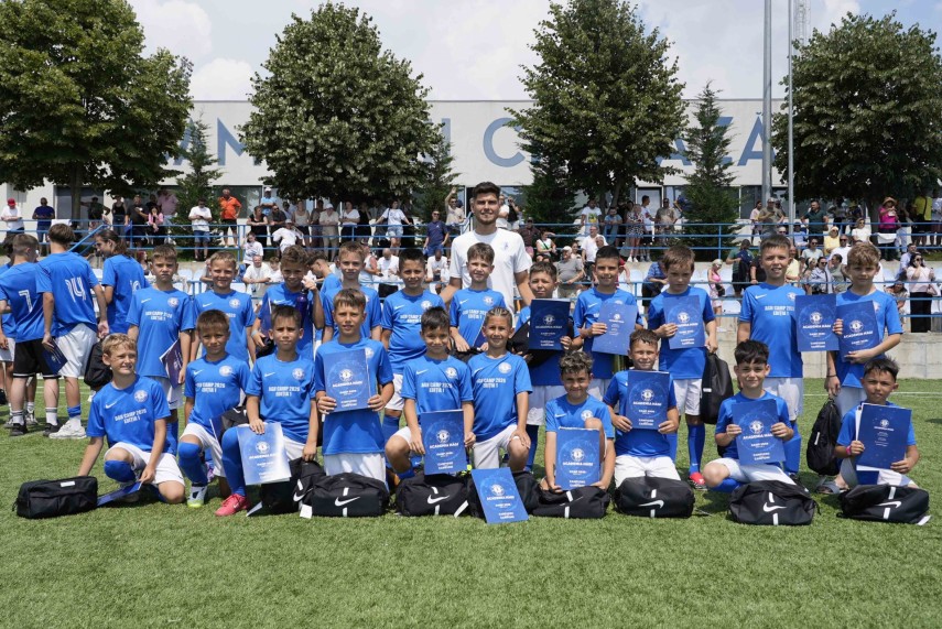 peste 150 de copii au participat la camp ul academiei hagi au muncit au invatat si s au bucurat de fotbal peste 150 de copii au participat la camp ul academiei hagi au muncit au invatat si s au bucurat de fotbal