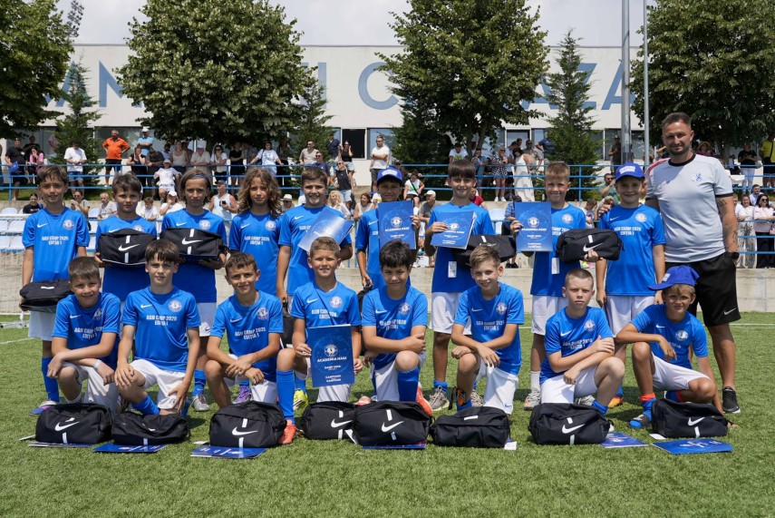 peste 150 de copii au participat la camp ul academiei hagi au muncit au invatat si s au bucurat de fotbal peste 150 de copii au participat la camp ul academiei hagi au muncit au invatat si s au bucurat de fotbal