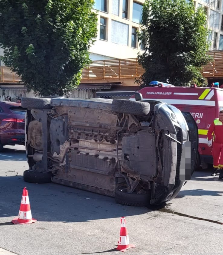 stiri constanta accident rutier in eforie nord cu 3 masini implicate o persoana incarcerata foto video stiri constanta accident rutier in eforie nord cu 3 masini implicate o persoana incarcerata foto video