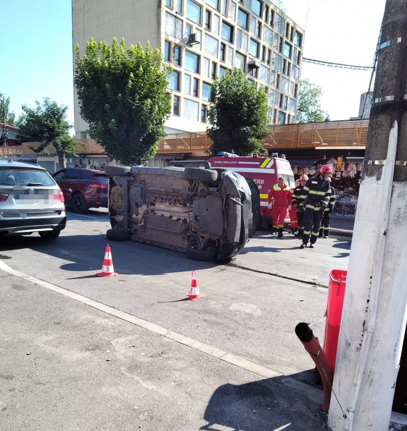 stiri constanta accident rutier in eforie nord cu 3 masini implicate o persoana incarcerata foto video stiri constanta accident rutier in eforie nord cu 3 masini implicate o persoana incarcerata foto video