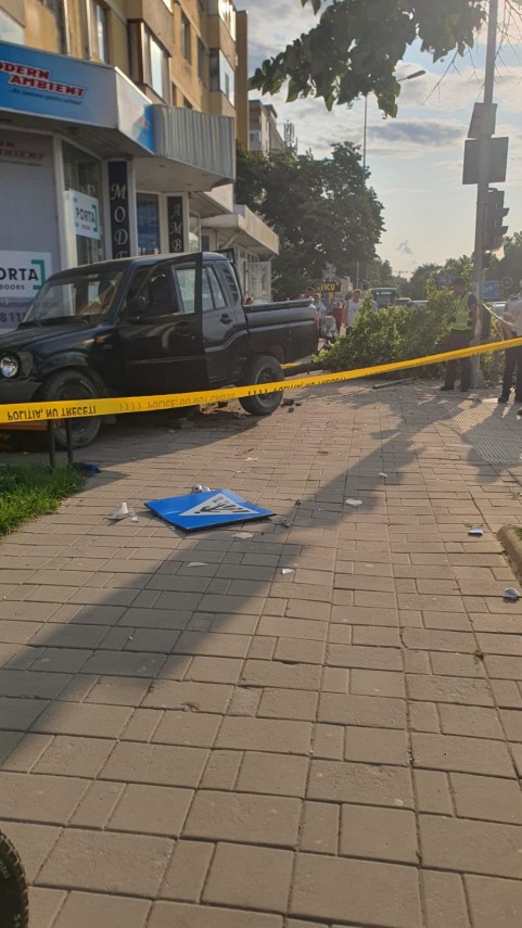 foto video imagini surprinse dupa accidentul din municipiul tulcea in care o femeie aflata pe o banca foto video imagini surprinse dupa accidentul din municipiul tulcea in care o femeie aflata pe o banca