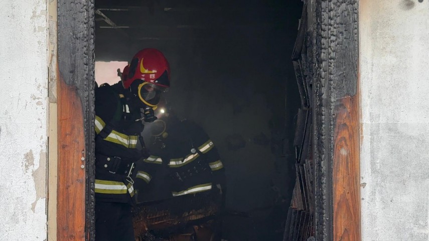 foto incendiu la o cladire dezafectata din tulcea pompierii au verificat daca sunt persoane surprinse foto incendiu la o cladire dezafectata din tulcea pompierii au verificat daca sunt persoane surprinse