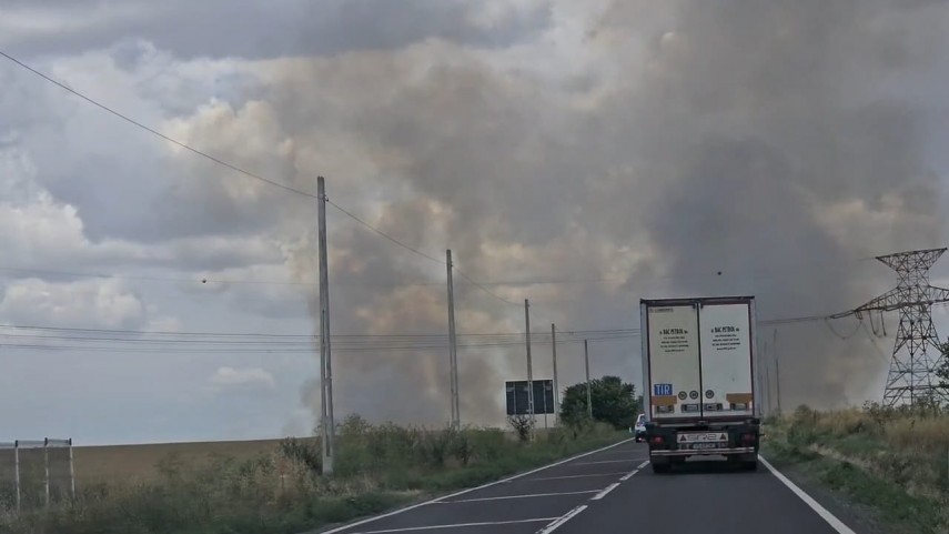 stiri constanta foto video incendiu la o cultura de grau in apropiere de localitatea palazu mic pompierii stiri constanta foto video incendiu la o cultura de grau in apropiere de localitatea palazu mic pompierii