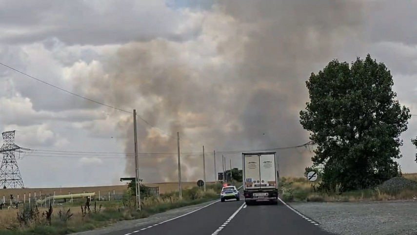 stiri constanta foto video incendiu la o cultura de grau in apropiere de localitatea palazu mic pompierii stiri constanta foto video incendiu la o cultura de grau in apropiere de localitatea palazu mic pompierii