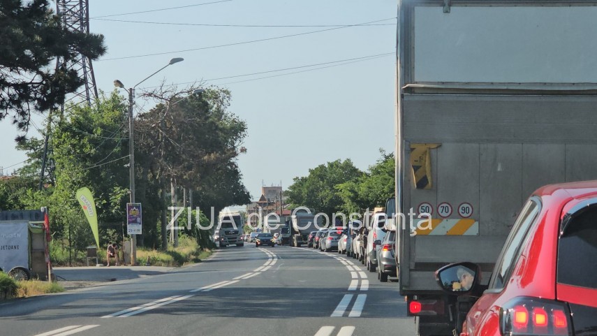 foto video trafic blocat total intre eforie nord si eforie sud dupa un accident violent o masina a rupt foto video trafic blocat total intre eforie nord si eforie sud dupa un accident violent o masina a rupt