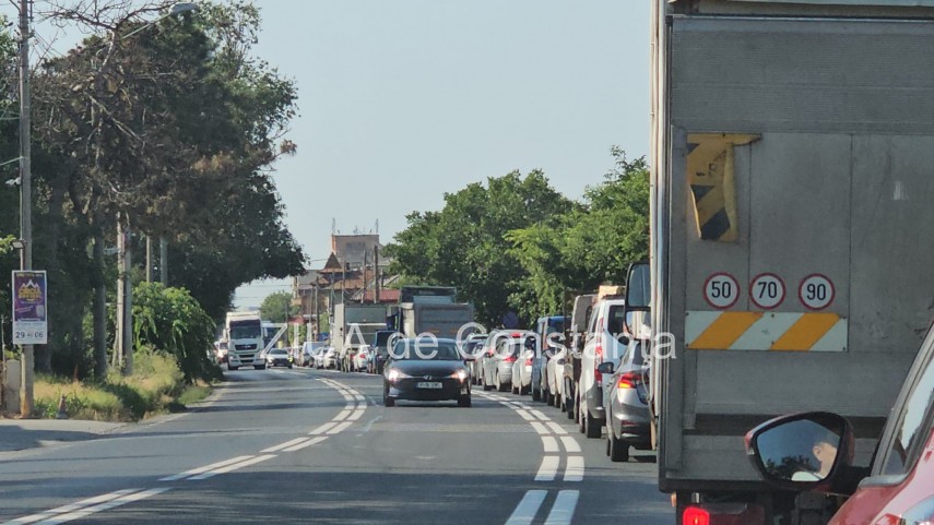 foto video trafic blocat total intre eforie nord si eforie sud dupa un accident violent o masina a rupt foto video trafic blocat total intre eforie nord si eforie sud dupa un accident violent o masina a rupt