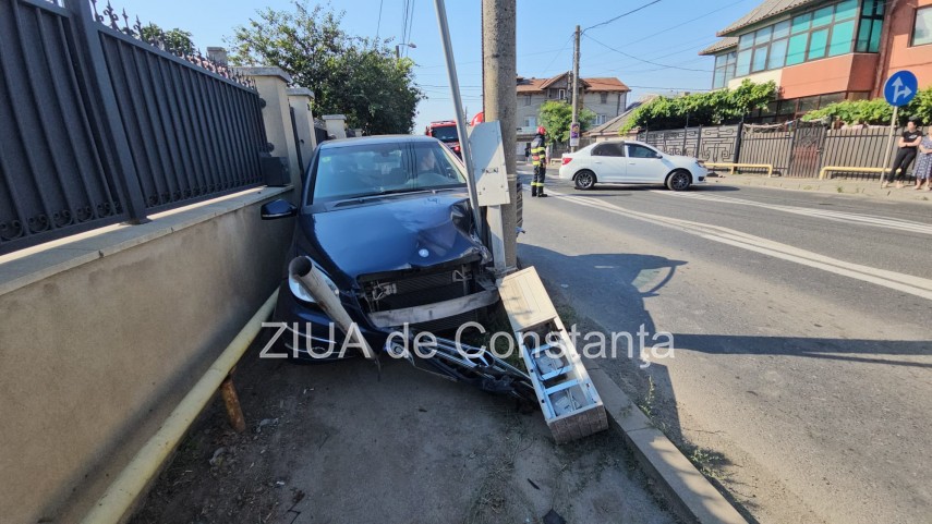 foto video trafic blocat total intre eforie nord si eforie sud dupa un accident violent o masina a rupt foto video trafic blocat total intre eforie nord si eforie sud dupa un accident violent o masina a rupt