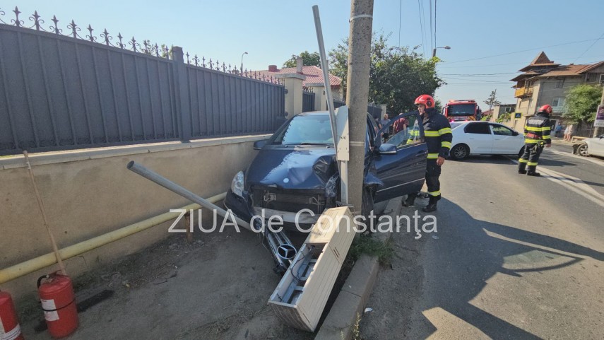 foto video trafic blocat total intre eforie nord si eforie sud dupa un accident violent o masina a rupt foto video trafic blocat total intre eforie nord si eforie sud dupa un accident violent o masina a rupt