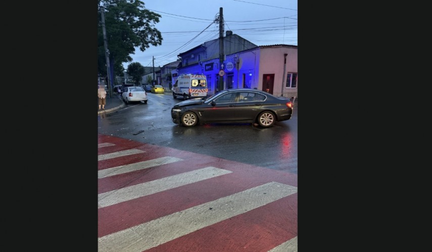 foto accident rutier in constanta la intersectia strazilor tepes voda si mihai viteazu o persoana a ajuns foto accident rutier in constanta la intersectia strazilor tepes voda si mihai viteazu o persoana a ajuns