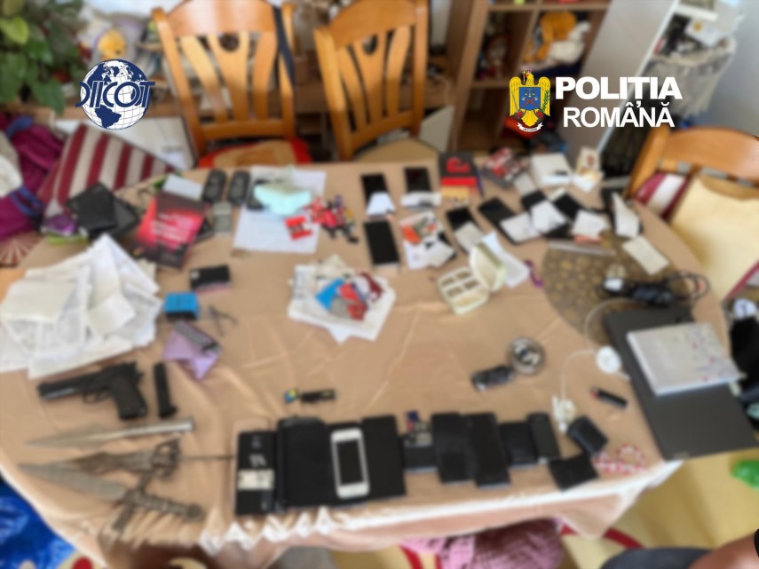 foto perchezitii diicot la o grupare de criminalitate informatica din valcea prejudiciu de peste 1 35 foto perchezitii diicot la o grupare de criminalitate informatica din valcea prejudiciu de peste 1 35