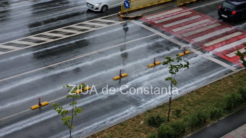 foto video spuma pe carosabil dupa ploaia din constanta fenomenul a aparut in timpul avertizarilor meteo foto video spuma pe carosabil dupa ploaia din constanta fenomenul a aparut in timpul avertizarilor meteo