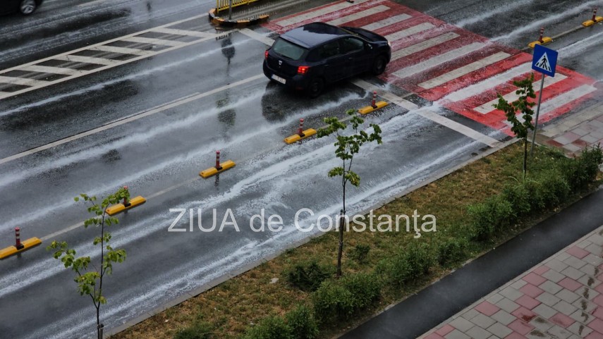 foto video spuma pe carosabil dupa ploaia din constanta fenomenul a aparut in timpul avertizarilor meteo foto video spuma pe carosabil dupa ploaia din constanta fenomenul a aparut in timpul avertizarilor meteo