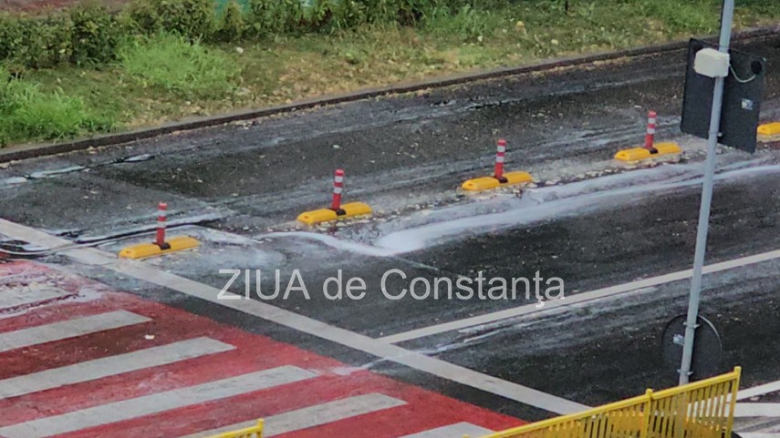 foto video spuma pe carosabil dupa ploaia din constanta fenomenul a aparut in timpul avertizarilor meteo foto video spuma pe carosabil dupa ploaia din constanta fenomenul a aparut in timpul avertizarilor meteo