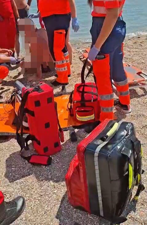 alerta pe litoral persoana inconstienta scoasa din mare la eforie sud in zona restaurantului peluza misiunea alerta pe litoral persoana inconstienta scoasa din mare la eforie sud in zona restaurantului peluza misiunea