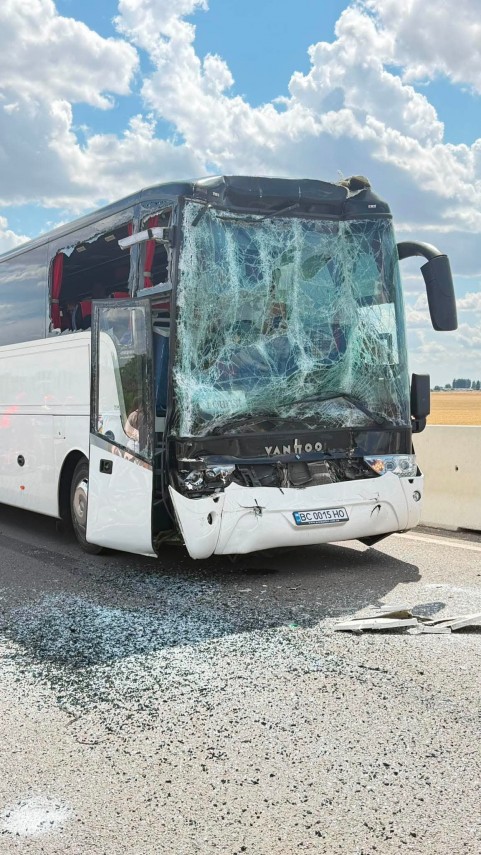 foto video accident intre un tir si un autocar pe pasajul dintre autostrada a2 si dn21 cinci copii au foto video accident intre un tir si un autocar pe pasajul dintre autostrada a2 si dn21 cinci copii au