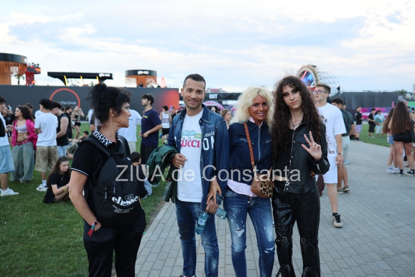 foto atmosfera incendiara in prima zi a festivalului beach please tinerii au luat cu asalt litoralul foto atmosfera incendiara in prima zi a festivalului beach please tinerii au luat cu asalt litoralul