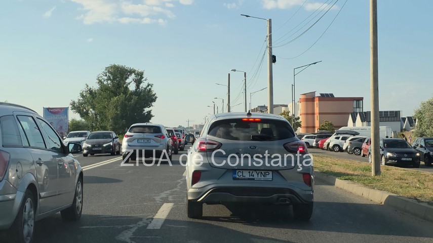 foto video trafic intens pe dn39 se circula bara la bara din eforie sud spre constanta 945659 foto video trafic intens pe dn39 se circula bara la bara din eforie sud spre constanta 945659