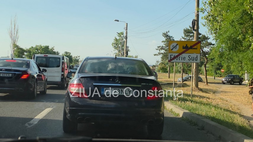 foto video trafic intens pe dn39 se circula bara la bara din eforie sud spre constanta 945659 foto video trafic intens pe dn39 se circula bara la bara din eforie sud spre constanta 945659