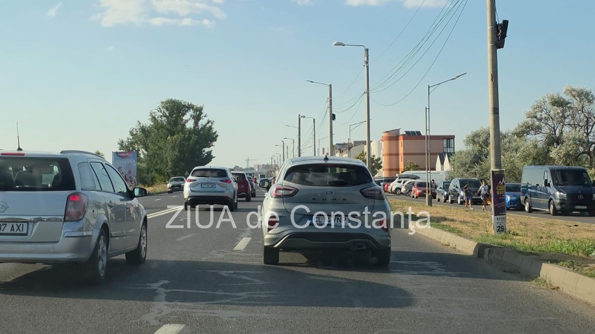 foto video trafic intens pe dn39 se circula bara la bara din eforie sud spre constanta 945659 foto video trafic intens pe dn39 se circula bara la bara din eforie sud spre constanta 945659