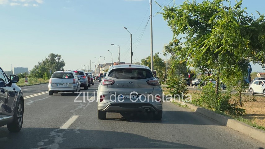 foto video trafic intens pe dn39 se circula bara la bara din eforie sud spre constanta 945659 foto video trafic intens pe dn39 se circula bara la bara din eforie sud spre constanta 945659