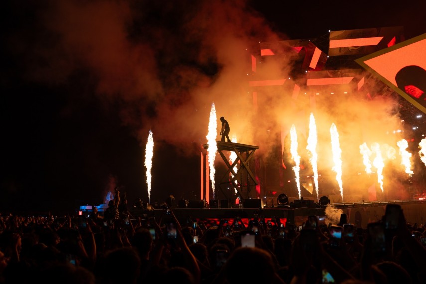 foto beach please festival ziua 2 peste 130 000 de participanti iar playboi carti a oferit show ul asteptat foto beach please festival ziua 2 peste 130 000 de participanti iar playboi carti a oferit show ul asteptat