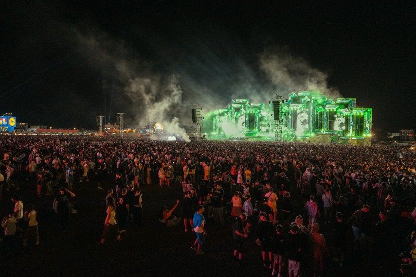 foto beach please festival ziua 2 peste 130 000 de participanti iar playboi carti a oferit show ul asteptat foto beach please festival ziua 2 peste 130 000 de participanti iar playboi carti a oferit show ul asteptat