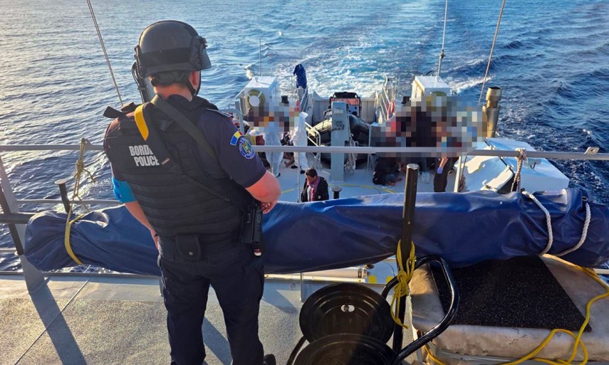 foto video politistii de frontiera romani au salvat 414 persoane pe marea mediterana in cadrul misiunii foto video politistii de frontiera romani au salvat 414 persoane pe marea mediterana in cadrul misiunii