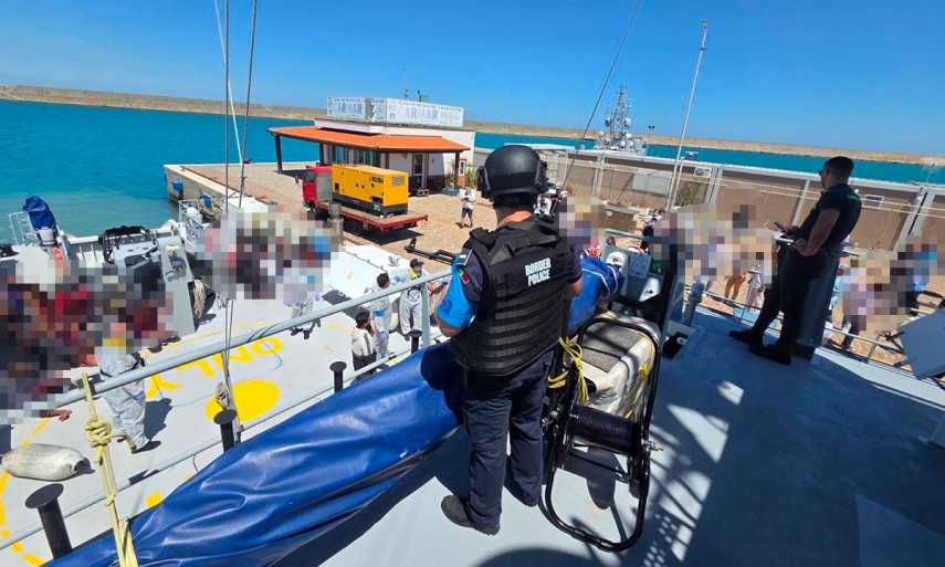 foto video politistii de frontiera romani au salvat 414 persoane pe marea mediterana in cadrul misiunii foto video politistii de frontiera romani au salvat 414 persoane pe marea mediterana in cadrul misiunii