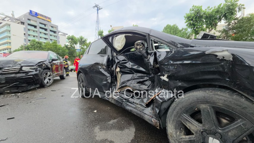accident rutier in lant la intrare in statiunea mamaia zona aqua magic 945738 accident rutier in lant la intrare in statiunea mamaia zona aqua magic 945738
