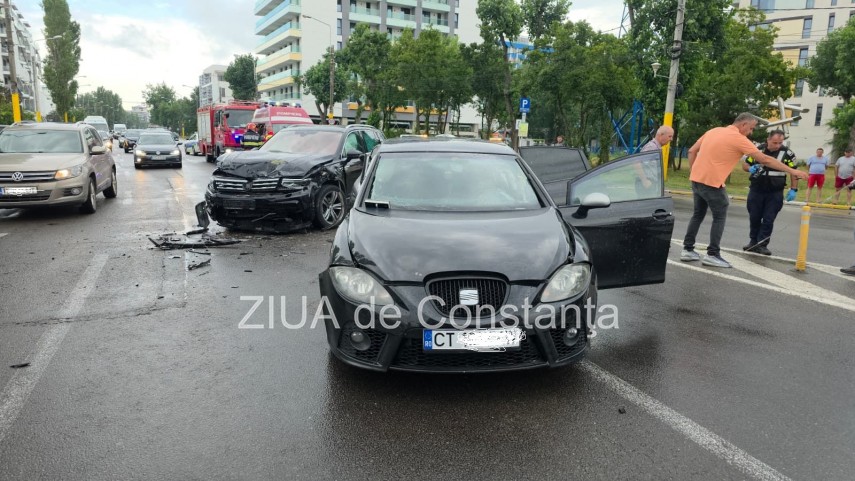 accident rutier in lant la intrare in statiunea mamaia zona aqua magic 945738 accident rutier in lant la intrare in statiunea mamaia zona aqua magic 945738