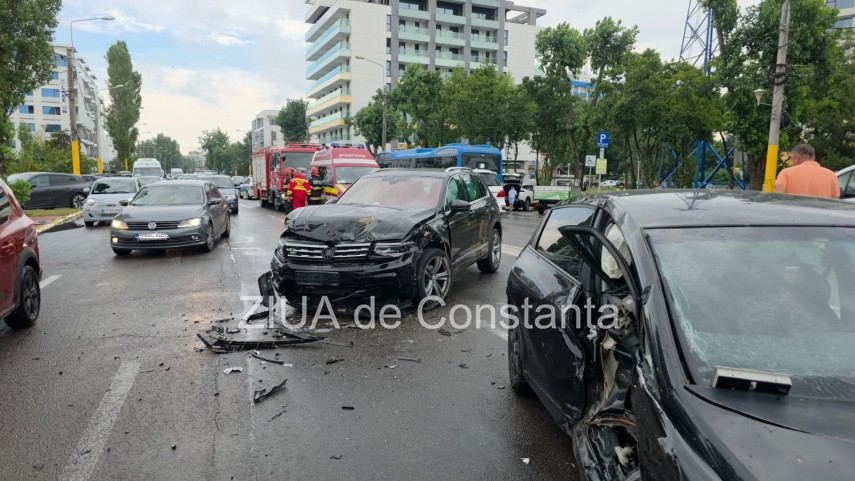 accident rutier in lant la intrare in statiunea mamaia zona aqua magic 945738 accident rutier in lant la intrare in statiunea mamaia zona aqua magic 945738