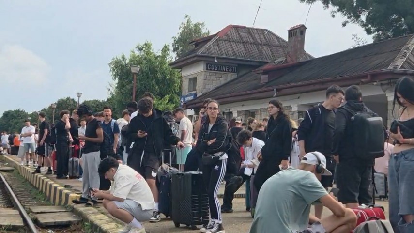 foto video gara din costinesti aglomerata la finalul festivalului beach please 2026 sute de persoane foto video gara din costinesti aglomerata la finalul festivalului beach please 2026 sute de persoane