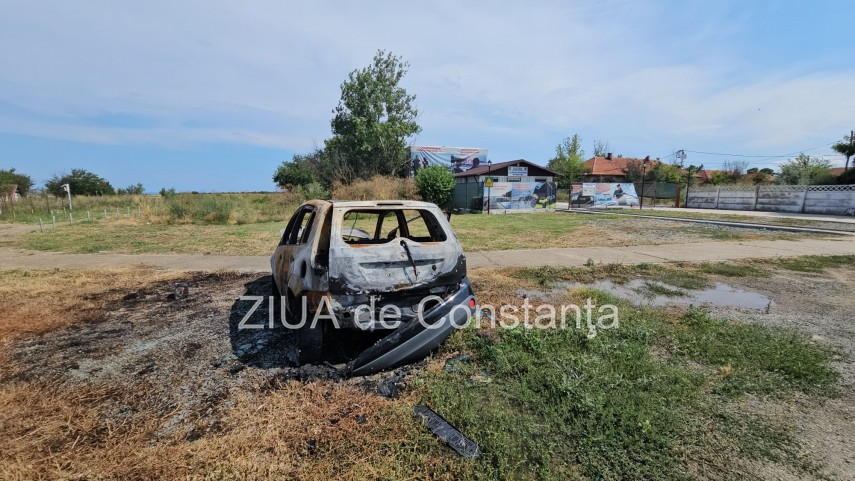 foto video imagini cu autoturismul si usa sediului politiei vama veche incendiate de un individ de 36 foto video imagini cu autoturismul si usa sediului politiei vama veche incendiate de un individ de 36