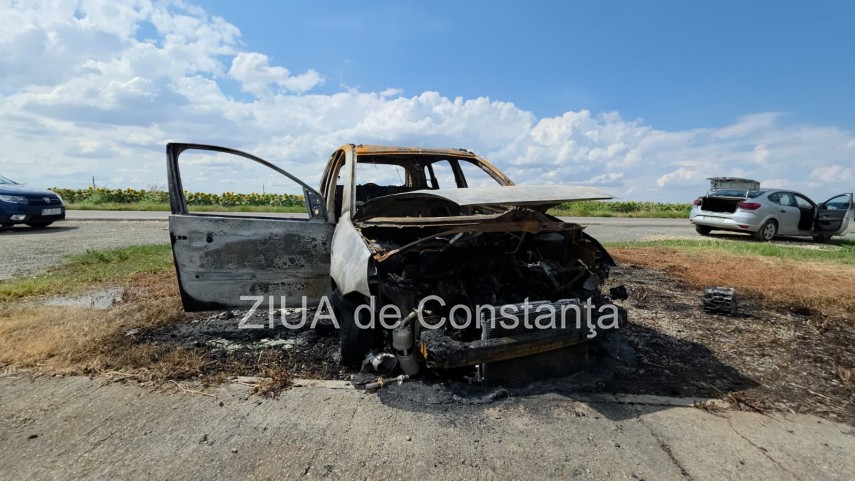 foto video imagini cu autoturismul si usa sediului politiei vama veche incendiate de un individ de 36 foto video imagini cu autoturismul si usa sediului politiei vama veche incendiate de un individ de 36