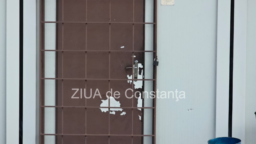 foto video imagini cu autoturismul si usa sediului politiei vama veche incendiate de un individ de 36 foto video imagini cu autoturismul si usa sediului politiei vama veche incendiate de un individ de 36
