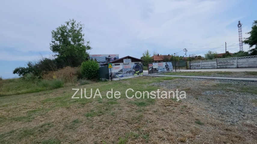 foto video imagini cu autoturismul si usa sediului politiei vama veche incendiate de un individ de 36 foto video imagini cu autoturismul si usa sediului politiei vama veche incendiate de un individ de 36