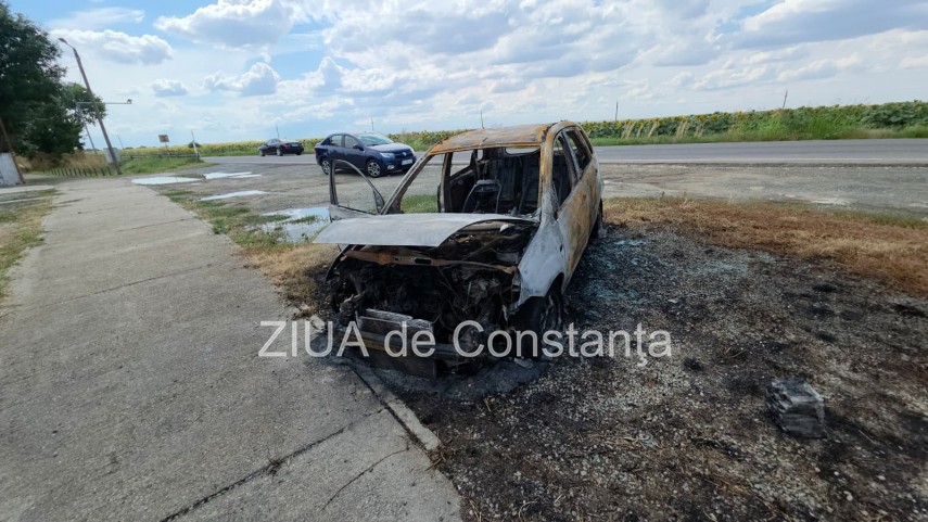 foto video imagini cu autoturismul si usa sediului politiei vama veche incendiate de un individ de 36 foto video imagini cu autoturismul si usa sediului politiei vama veche incendiate de un individ de 36